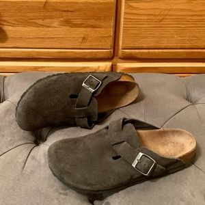 EUC -Gray Suede Birkenstock Boston Clog 38N